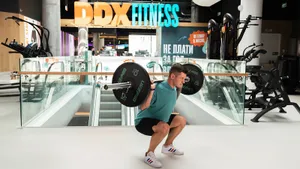 Как правильно делать приседания со штангой: техники и виды упражнений для мужчин и женщин