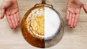 Отмываю даже закоренелый нагар на посуде: любая грязь отходит без губок и антижира