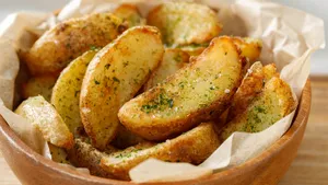 Один ингредиент делает жареную картошку настоящей вкуснятиной: семья уплетает за обе щеки