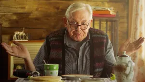 Посмотрела семейную комедию «На деревню дедушке»: один актер вытянул весь фильм — стоит видеть ради Стоянова