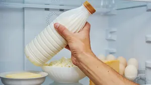 Беру молоко и кефир — получаю полкило домашнего творога: оказывается его так легко приготовить своими руками