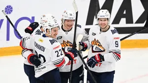 Избавились от тренера-чемпиона и крушат всех соперников подряд! Как изменился «Металлург» без Разина?