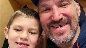 Овечкин — суперотец: сделал из сына свою копию и болел за него во время игры «Вашингтона». Как дела у русских в НХЛ