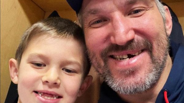 Овечкин — суперотец: сделал из сына свою копию и болел за него во время игры «Вашингтона». Как дела у русских в НХЛ