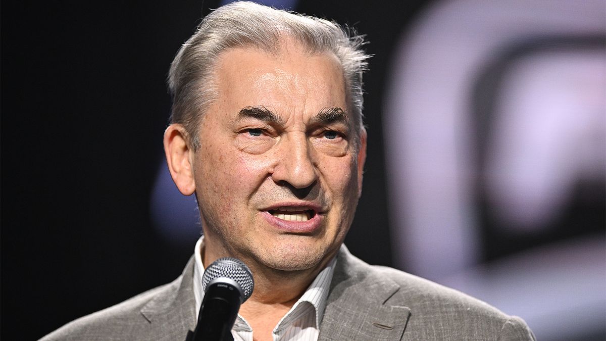 Третьяк о хоккеистах НХЛ, отказавшихся играть за сборную России: Теперь вернулись, здесь работают. Бог им судья