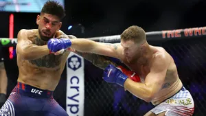 Чудо на UFC в Белом доме! Топурия едва не вырубил Гейджи, но американец выжил, а затем уничтожил чемпиона
