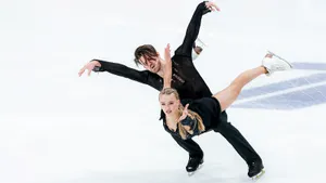 Пара Тутберидзе готовит революцию, а королей русских танцев обойдет дерзкий молодняк. Фигурка в Красноярске