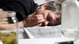 Эти напитки провоцируют похмелье сильнее всего: осторожнее с ними