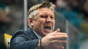 Сбылась мечта Новосибирска — тренер, которого все ненавидели, уволен. Буцаев установил уникальное достижение