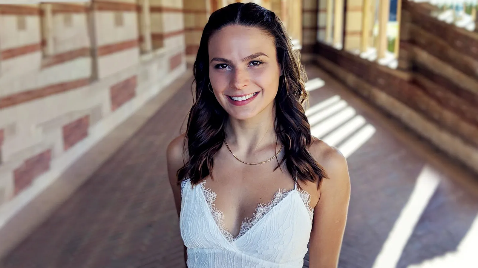 Жігіт әйелдердің видеосын жалауға мәжбүр болды. Ең түкті шлюханың фотолары