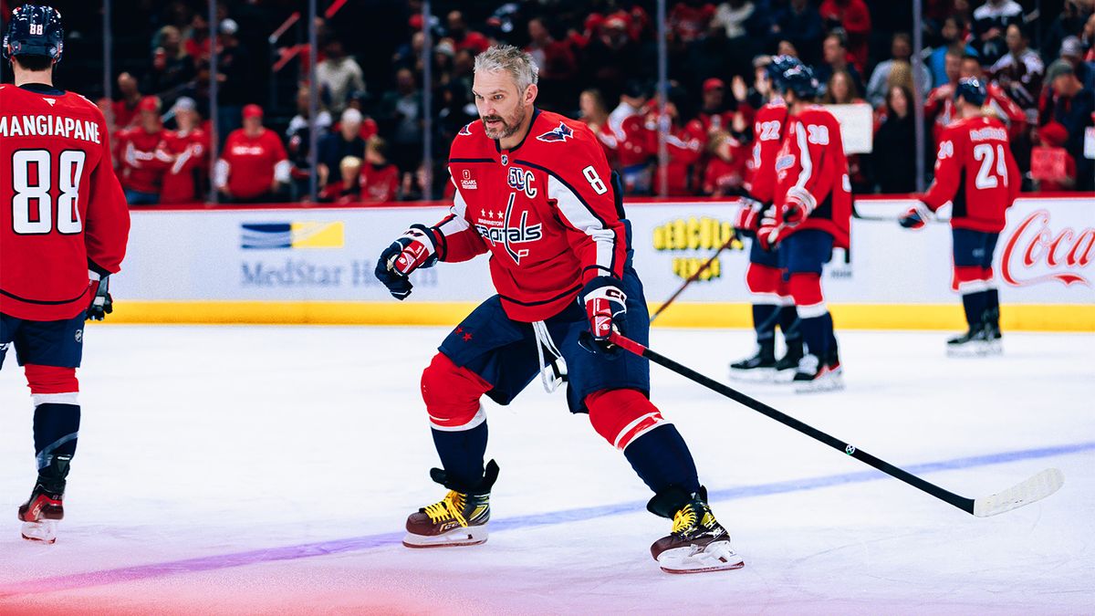 Над Овечкиным издеваются в Америке Великий русский мчит к невероятному рекорду, а над ним ставят эксперименты