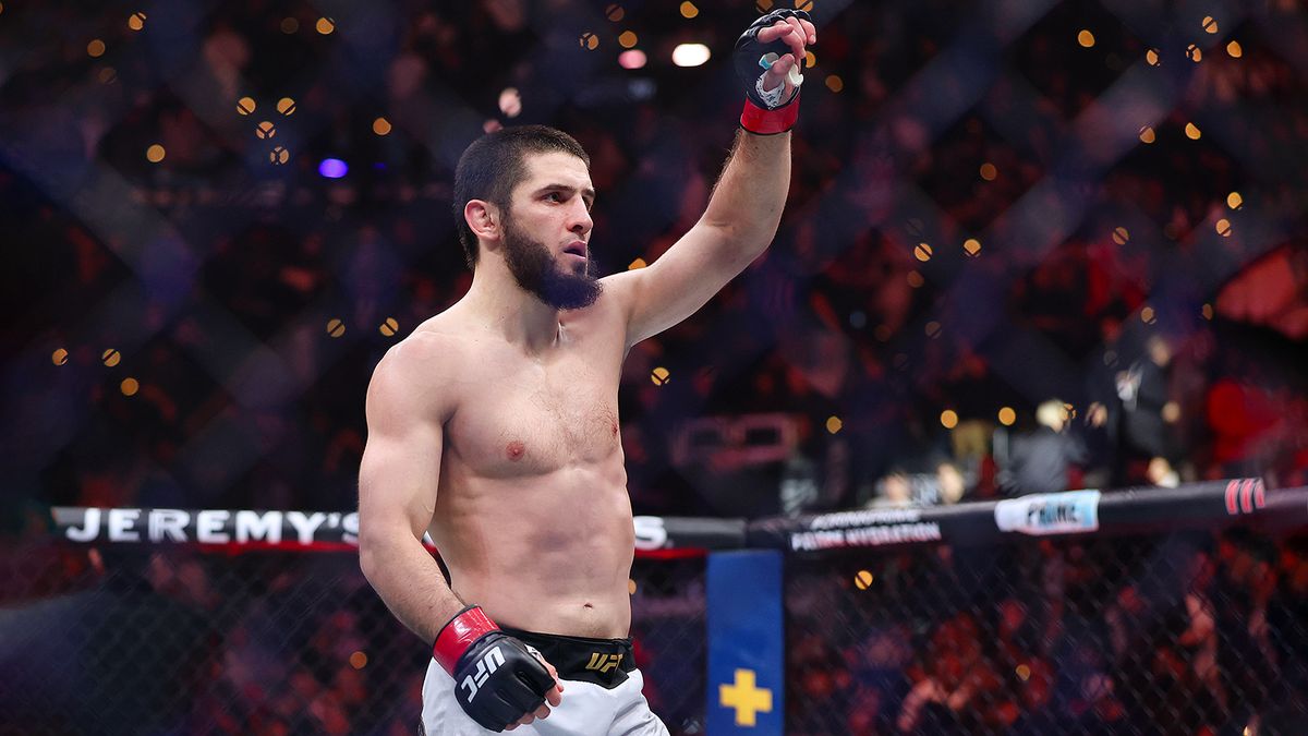 Махачев посетил матч НБА с участием Демина. Зрители поприветствовали экс-чемпиона UFC