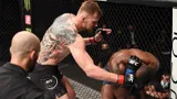 Русский тяж Волков вернулся в UFC после поражения. Он нокаутировал американца Харриса ударом с ноги в живот