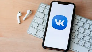 Как пользоваться сервисами VK на iPhone после их удаления из AppStore