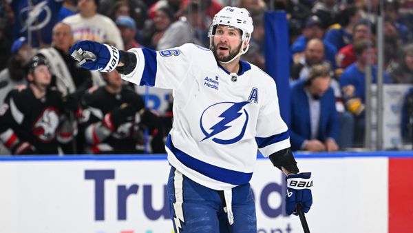 Подвиг русского хоккеиста спас американский клуб! Кучерова едва не покалечили, но он вырвал победу для «Тампы»