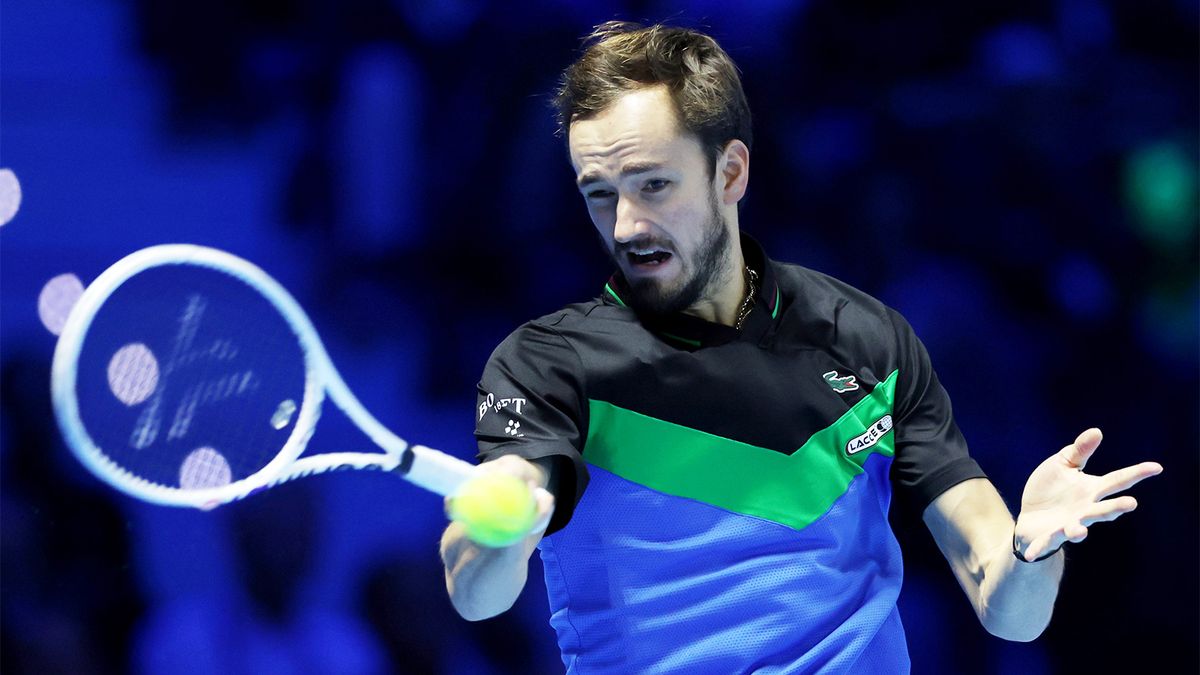 Медведев узнал соперника по 1/8 финала турнира в Алматы